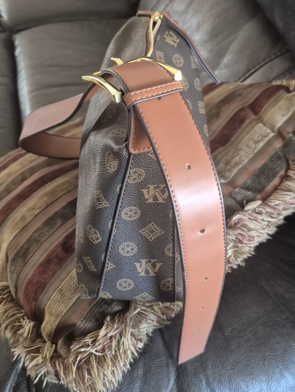 Classic Lettern Pattern Handbag - Picture 7 of 9
